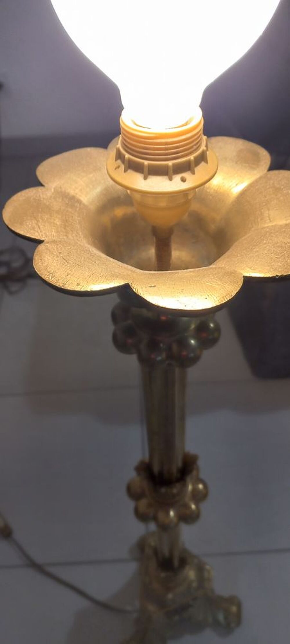 Joli pic cierge mont&eacute; en lampadaire Décoration