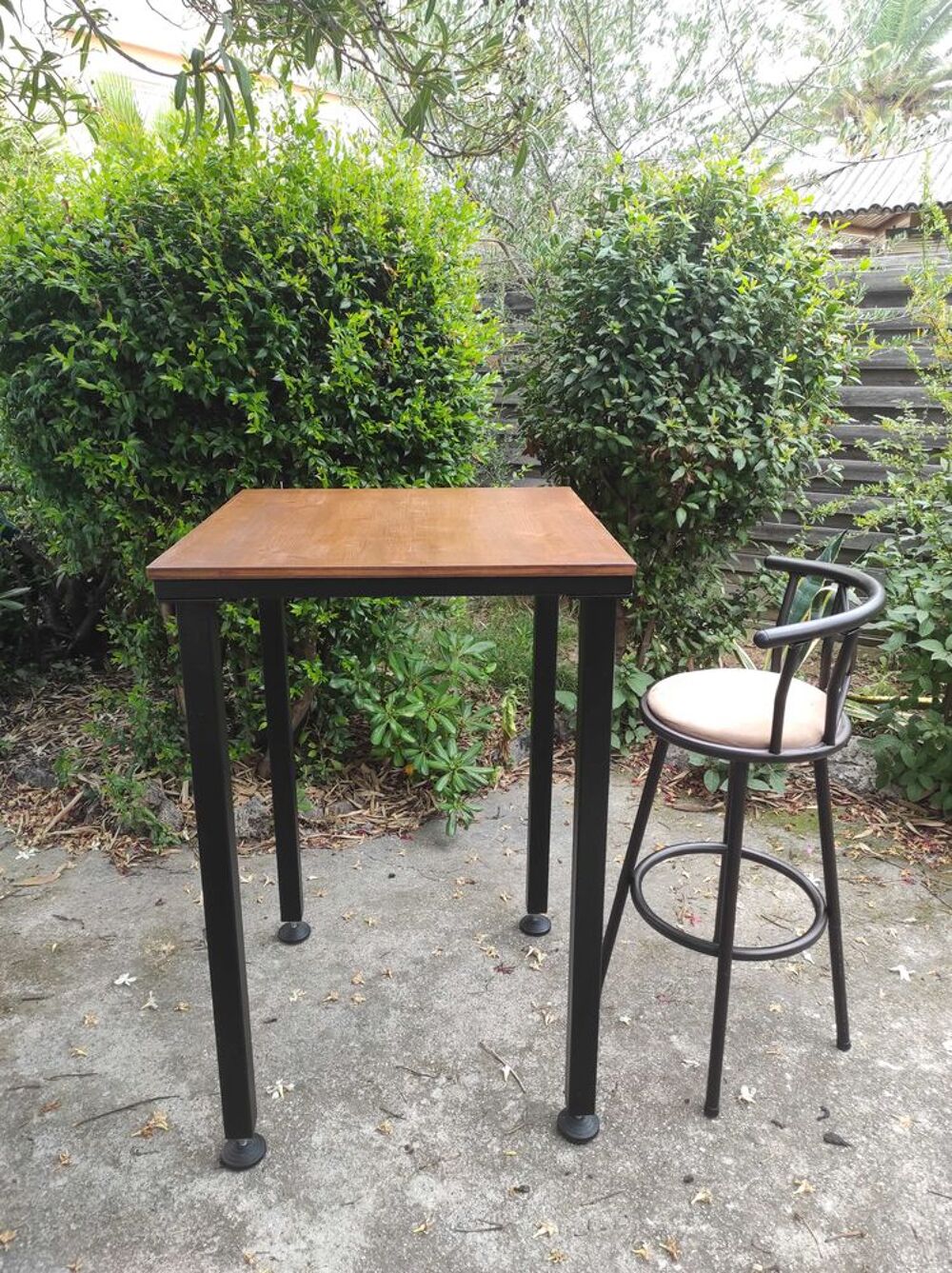 table mange debout avec 2 chaises Meubles