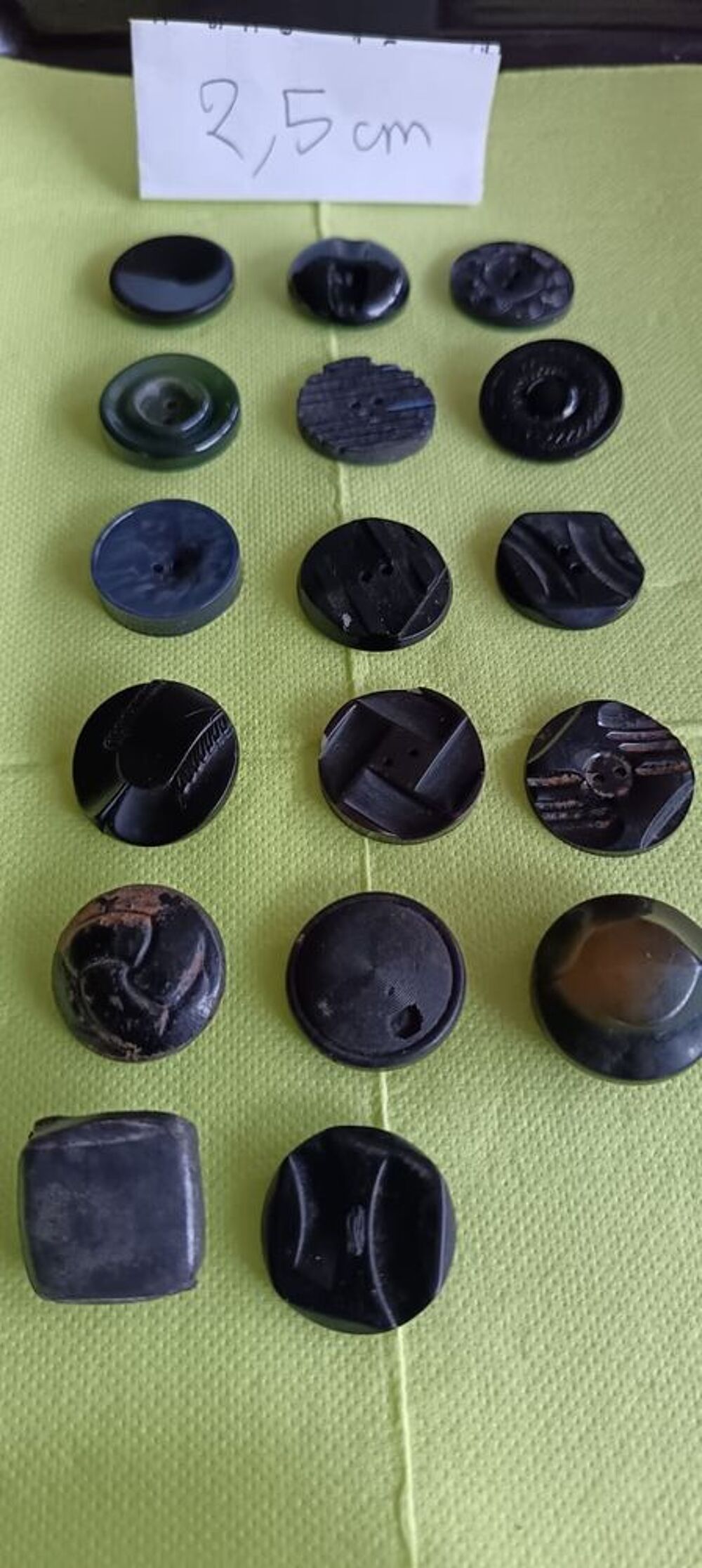 Exceptionnel Lot de 82 Boutons Vintage Noirs ? Multi-tailles Décoration