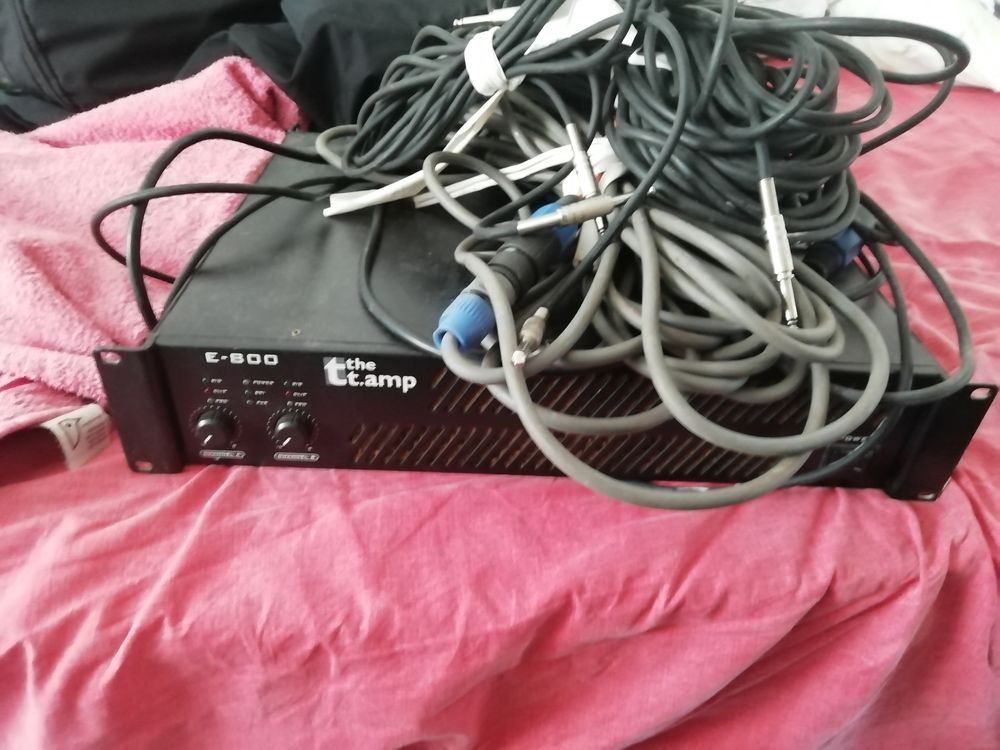 The t. Amp 800 2x350watts rms+c&acirc;bles Audio et hifi