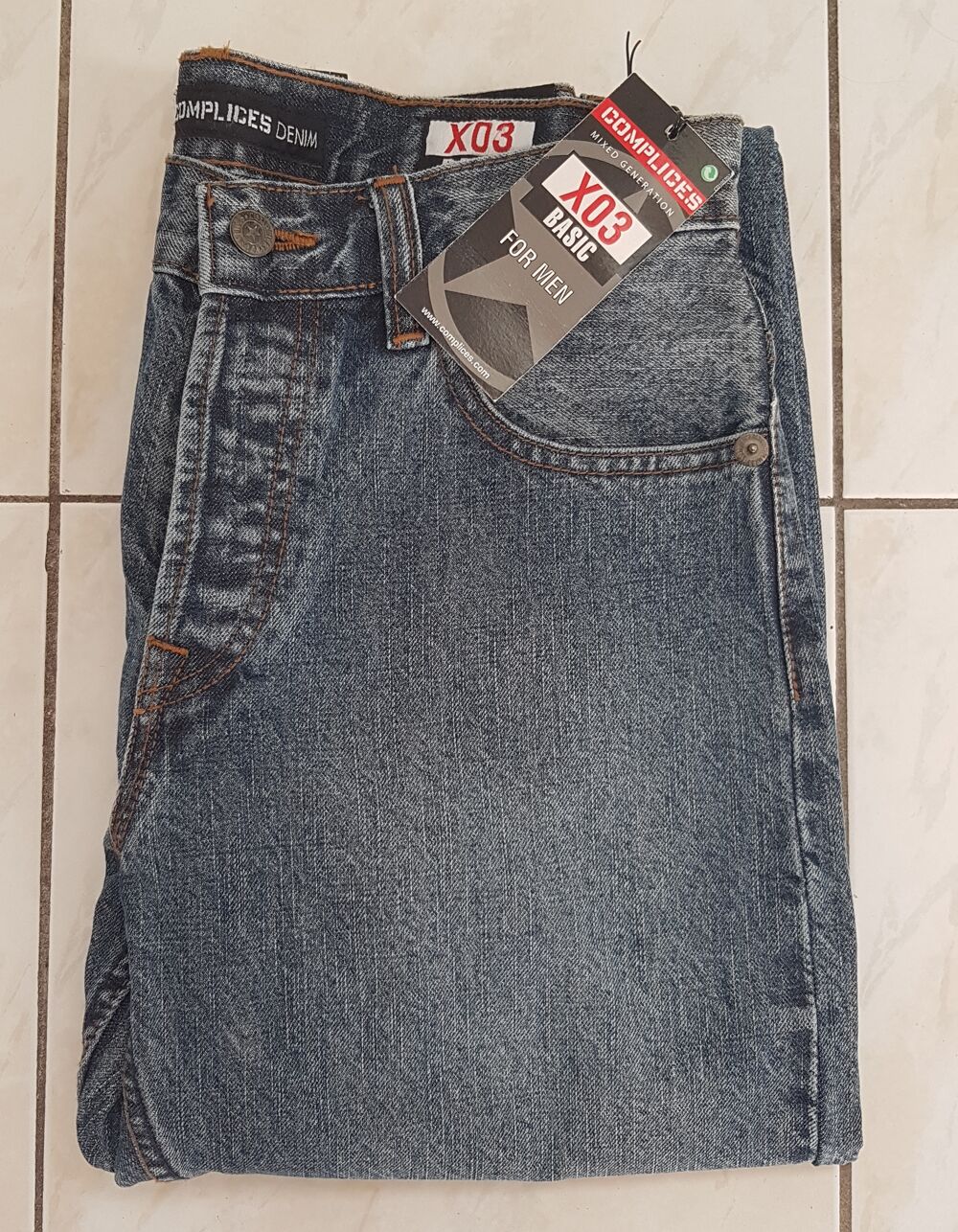 Jeans Complices neuf
Vêtements