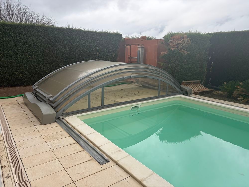 Abri piscine motoris&eacute; 8m40x4m54 Jardin