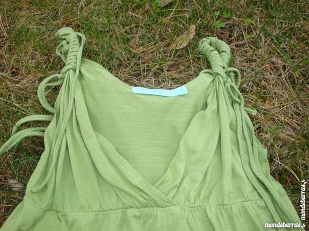 haut &agrave; bretelles vert amande Vêtements
