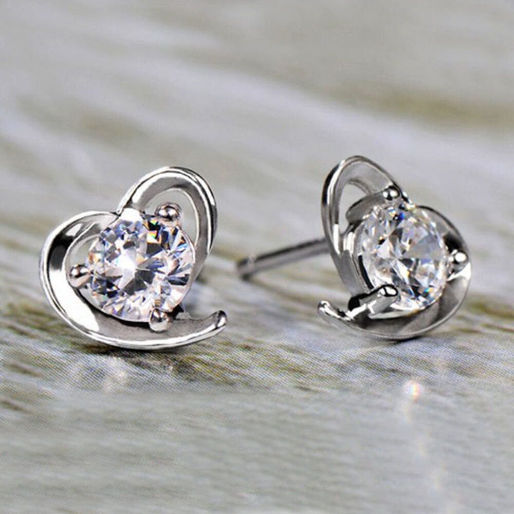 54 paires de boucles d'oreilles coeur blanc et violet Bijoux et montres