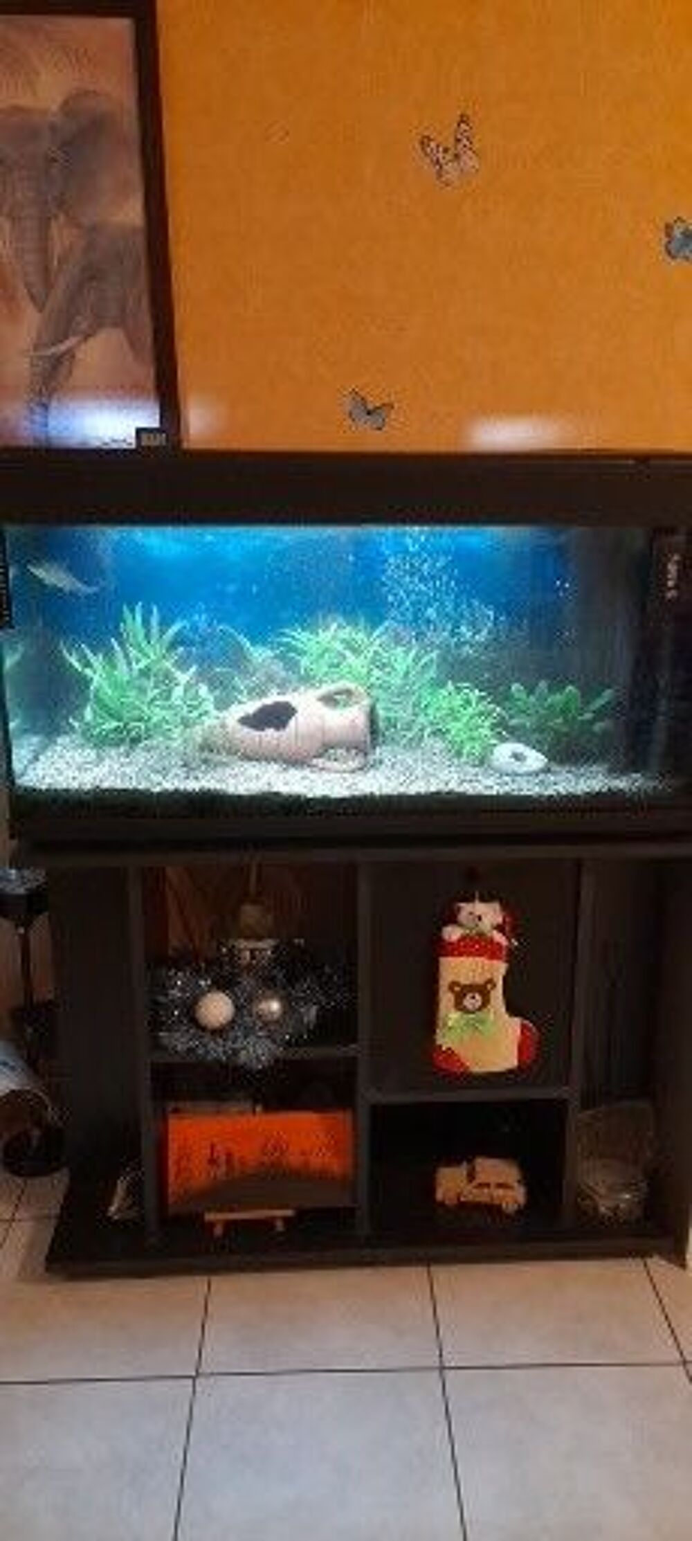 AQUARIUM 200 LITRES AVEC MEUBLE NOIR ET ACCESSOIRES Décoration