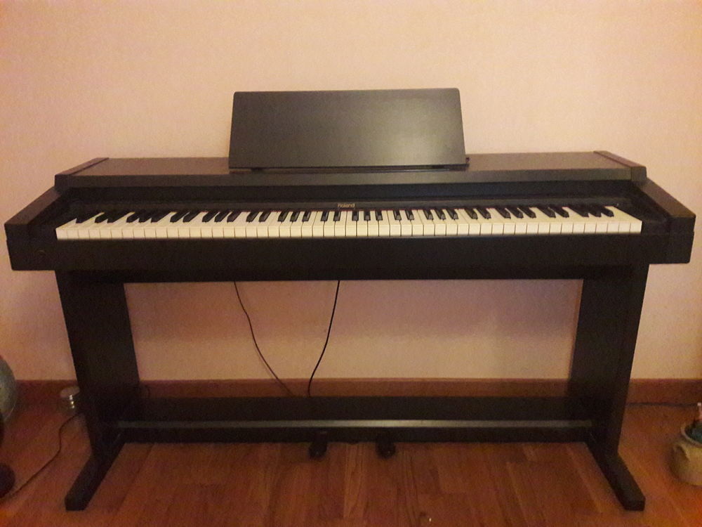 PIANO NUMERIQUE ROLLAND HP Instruments de musique