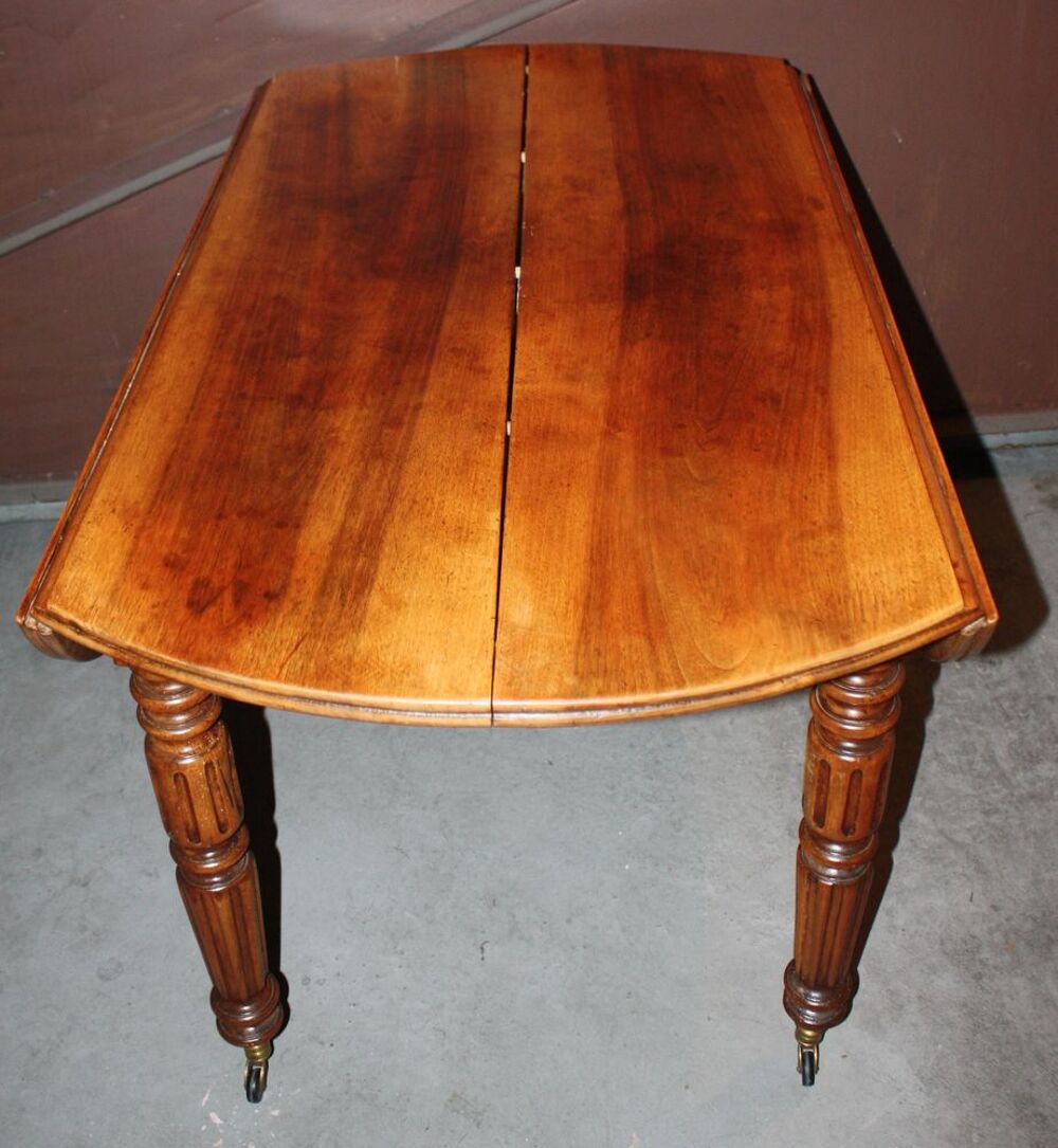 Table ronde en ch&ecirc;ne massif Meubles