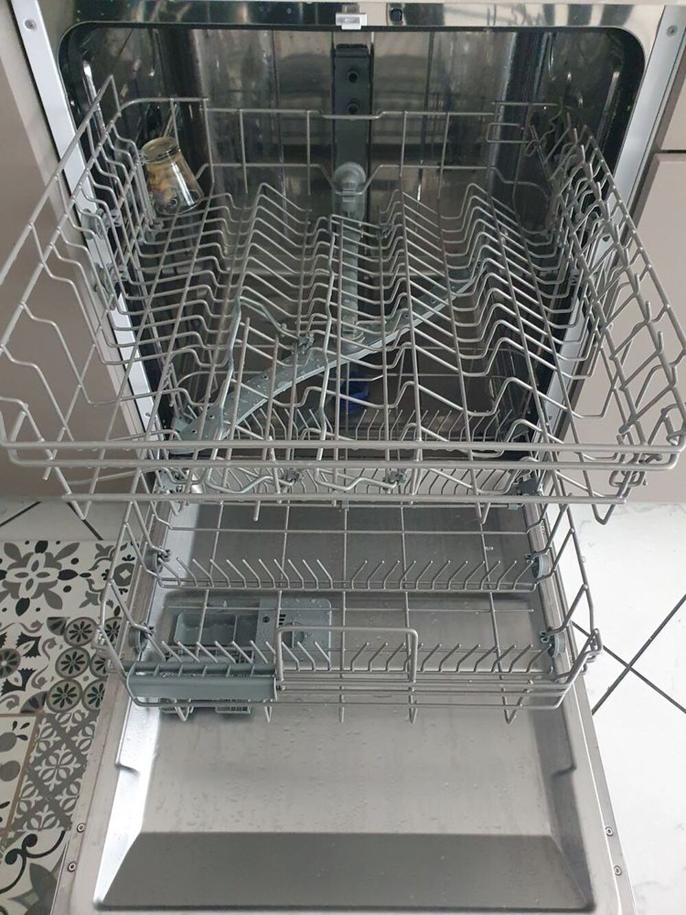 LAVE VAISSELLE 1 AN 1/2 Electroménager