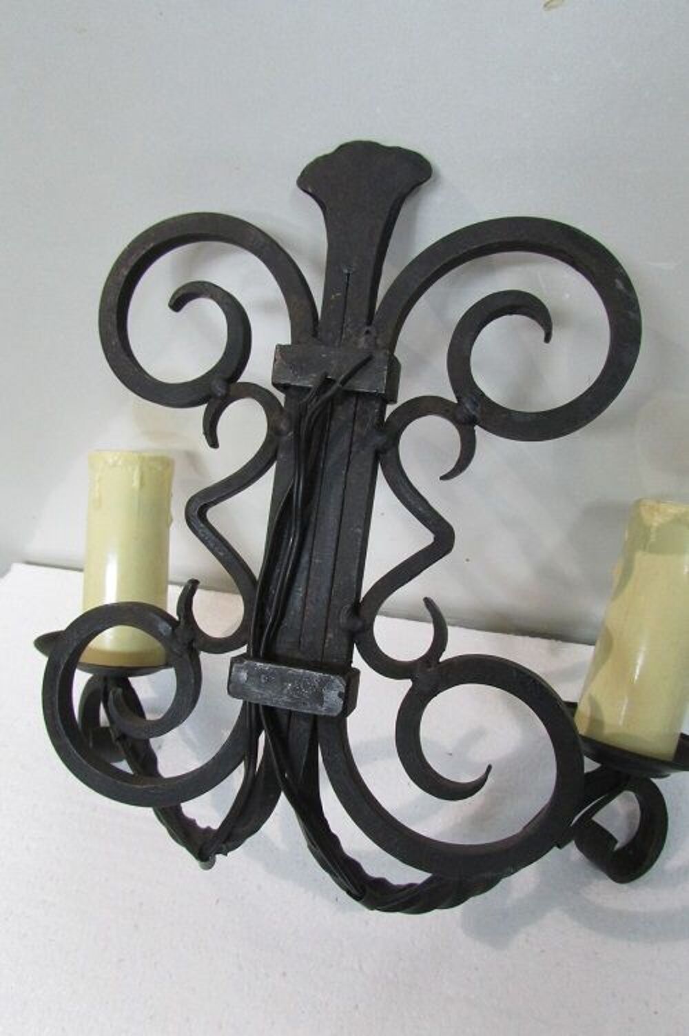 Paire d'appliques fer forg&eacute; 2 feux Décoration