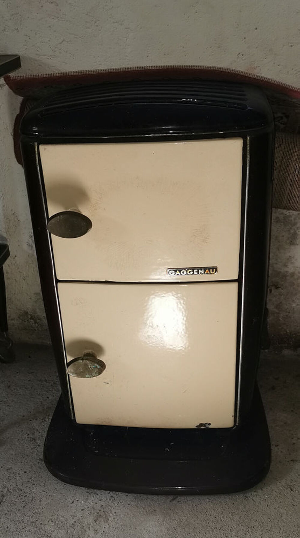 Ancien petit po&ecirc;le &agrave; charbon Gaggenau en fonte Décoration