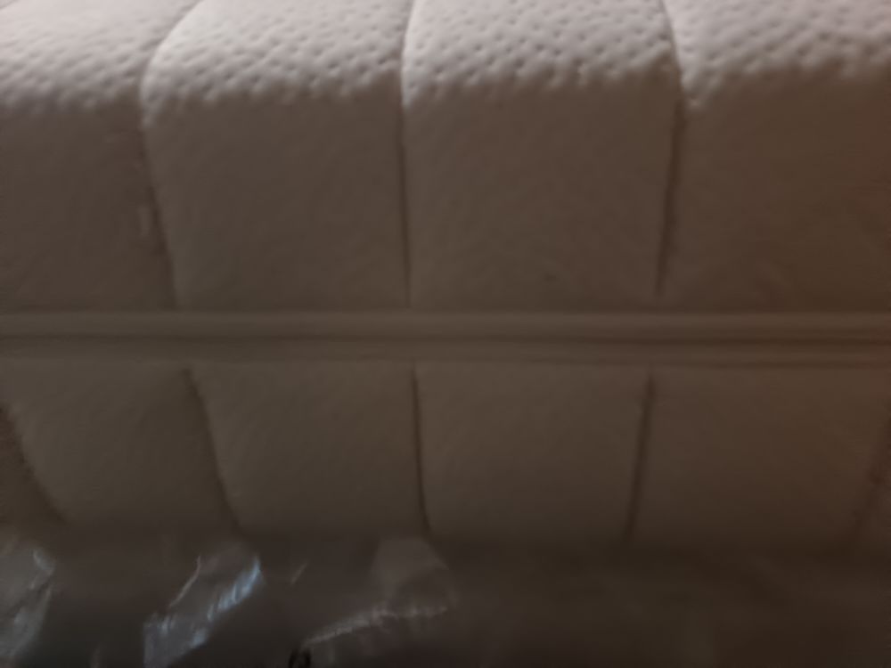 matelas deux pi&egrave;ces tr&egrave;s bon &eacute;tat couleur blanc cass&eacute; Meubles