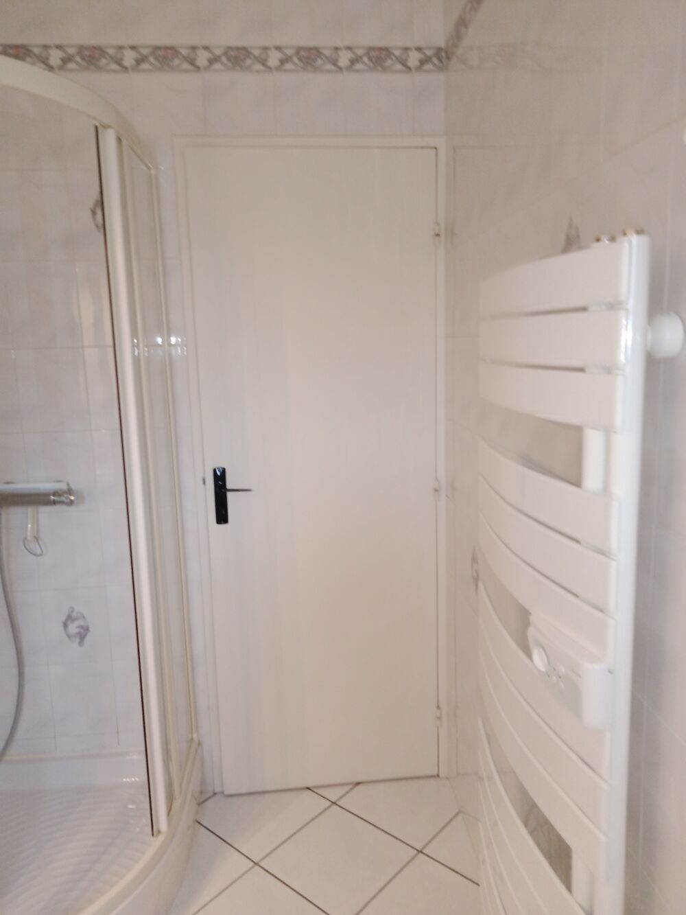 Meubles de salle de bain avec vasque et robinneterie Bricolage