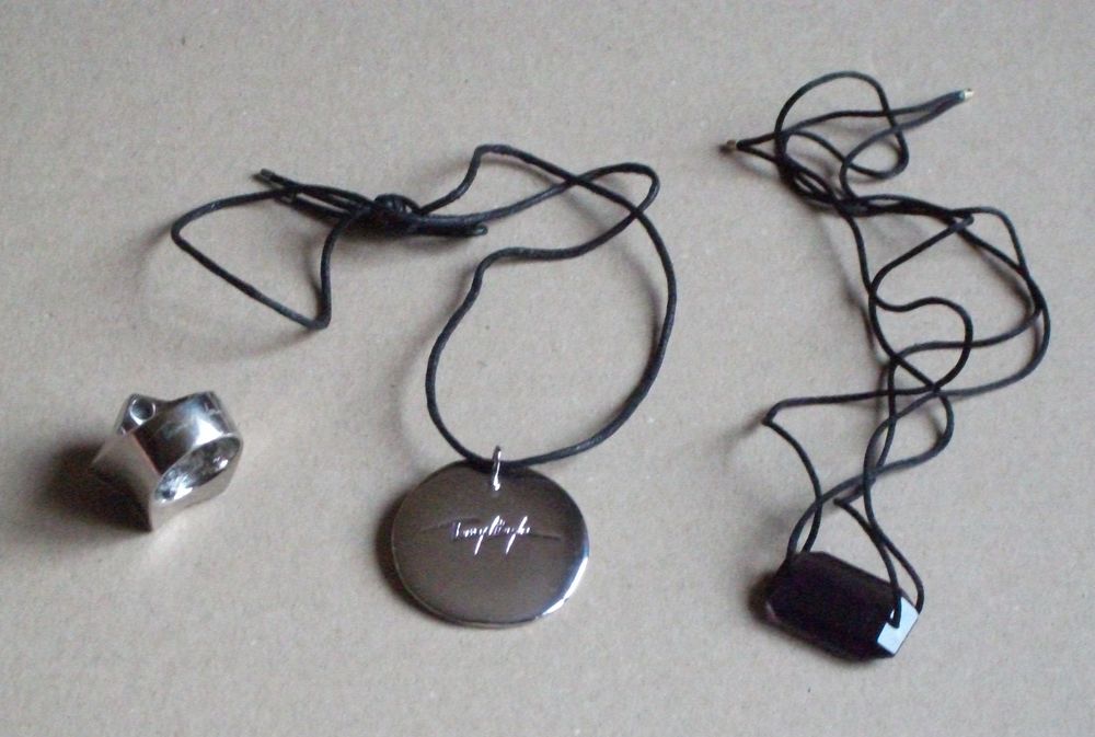 LOT Thierry Mugler # 1 Bague et 2 pendentifs 