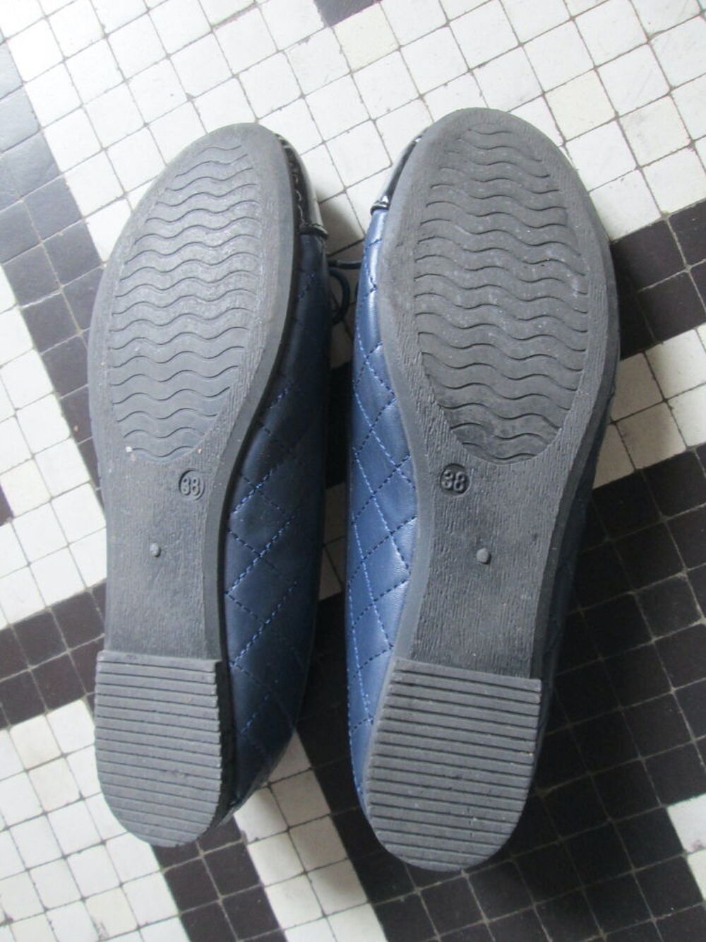 Chaussures plates &agrave; m&eacute;moire de forme bleu et noir Manoukian Chaussures