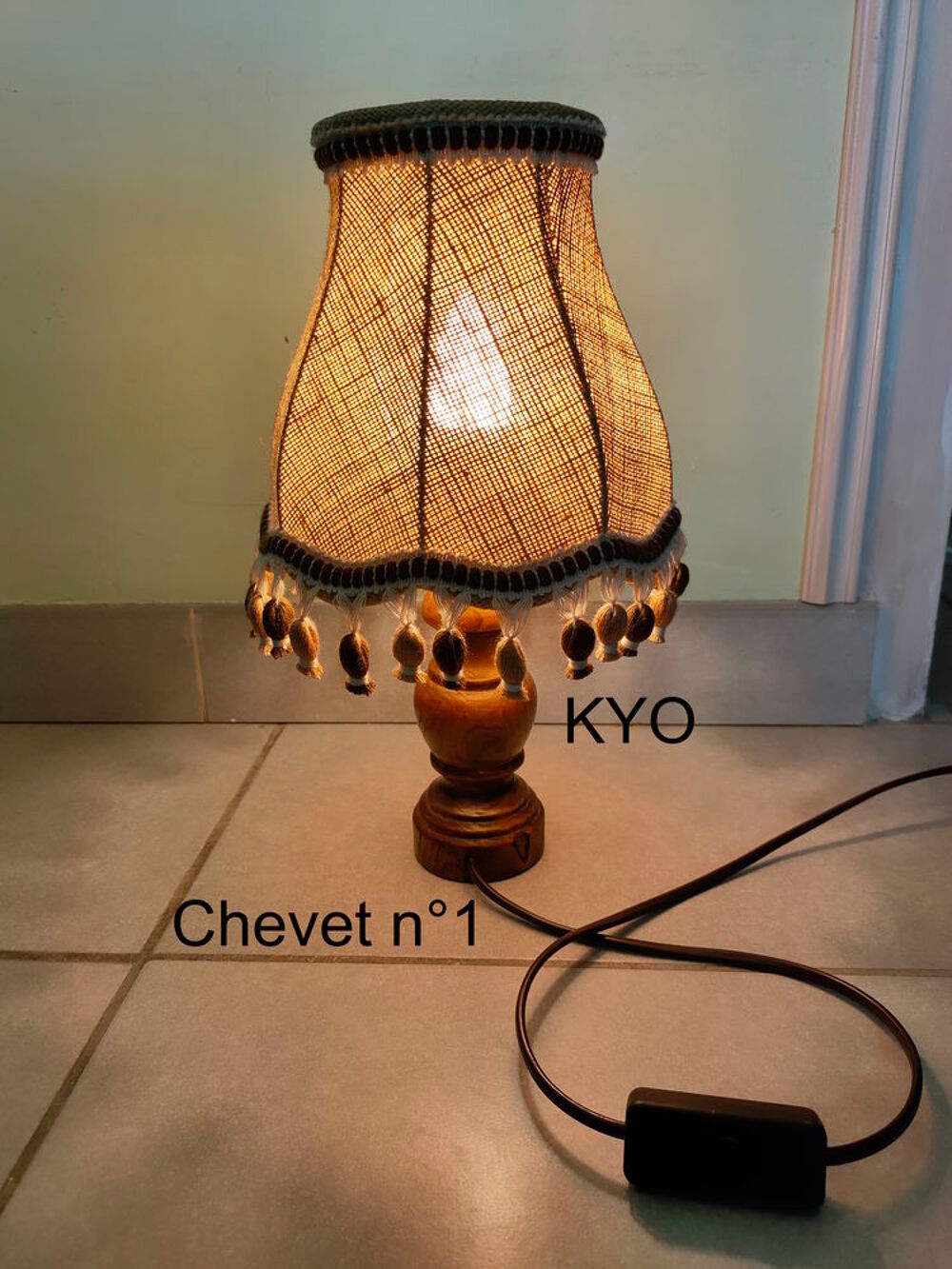 Lampe chevet conique bois &agrave; poser, abat-jour marron tissu Décoration