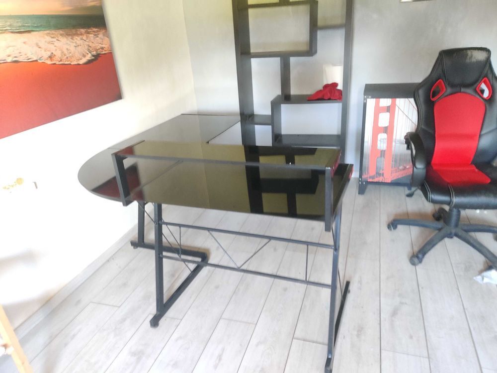 tr&egrave;s beau bureau d'angle en verre Meubles