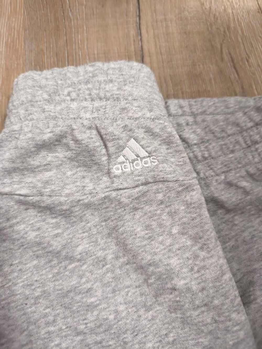 Short Adidas gris taille L Vêtements