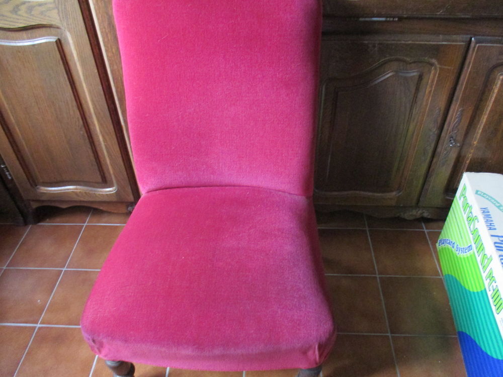 Fauteuil style " crapaud " tissu rouge Meubles