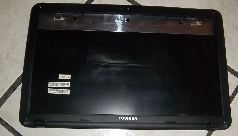 Capot ecran toshiba C850D-11C Matériel informatique