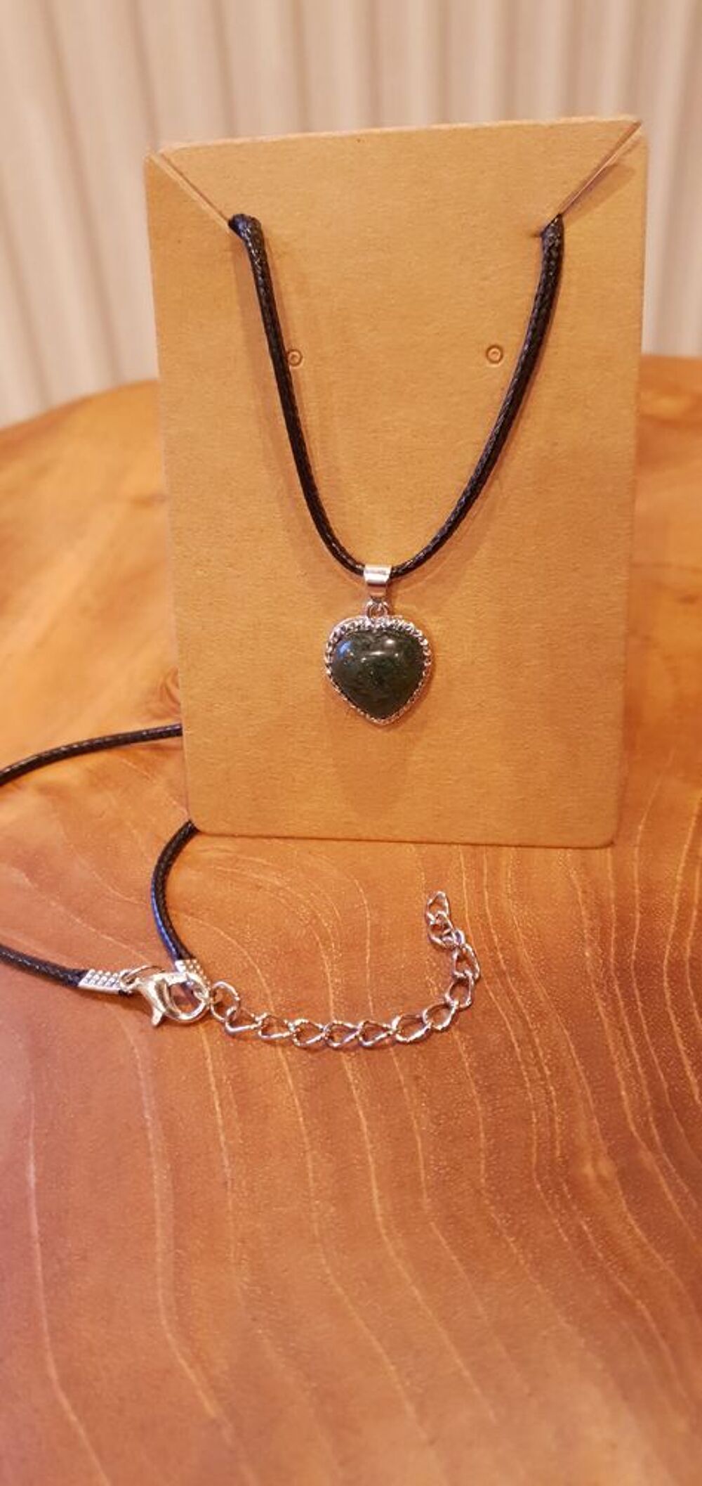 Pendentif en quartz fraise verte Bijoux et montres