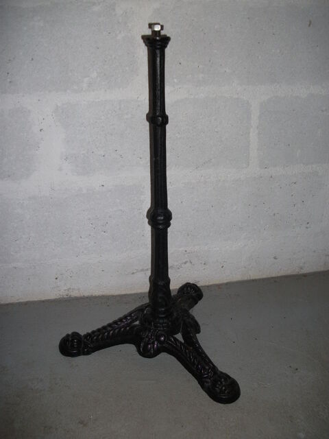 Pied de table en fonte - cisel 40 Saint-Germain-ls-Arpajon (91)
