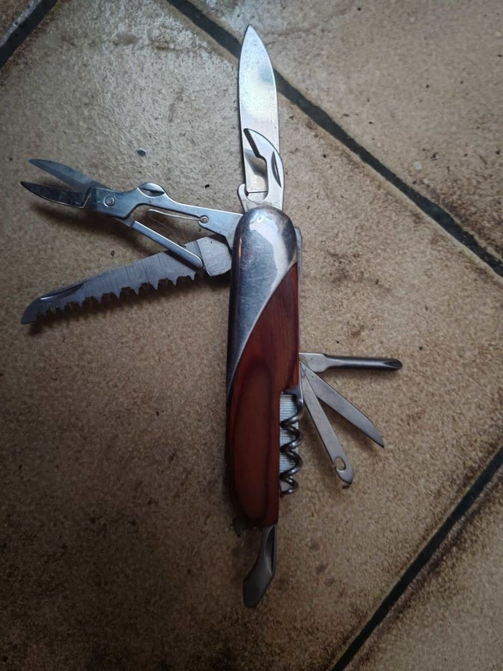 couteau multifonctions Bricolage