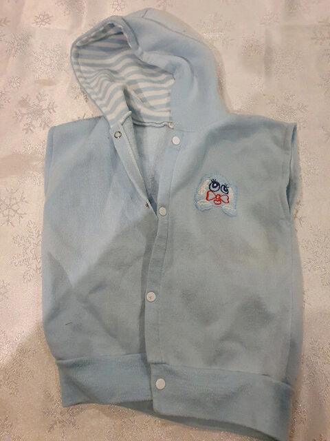gilet  capuche sans manche - bleu ciel  1 Aubvillers (80)