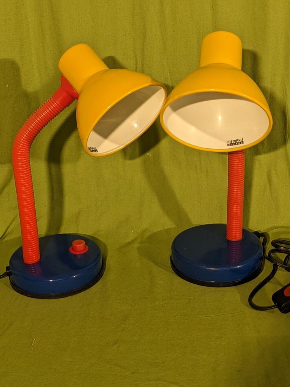 Fausse paire de 2 lampes MEMPHIS Ettore Sottsass presque jum Décoration