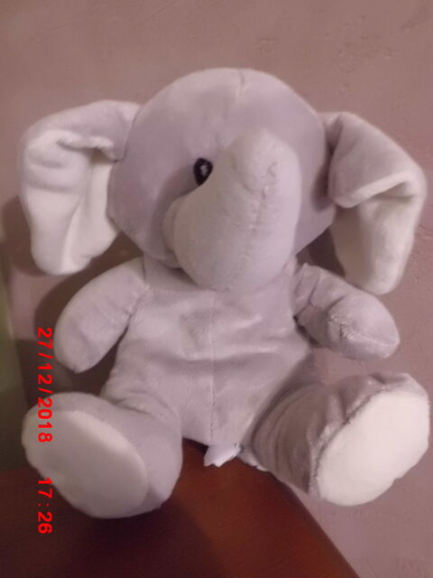 ELEPHANT GRIS ET BLANC ZEEMAN 15 Oignies (62)