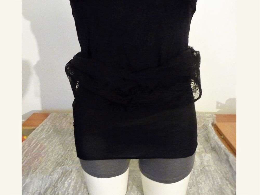 Robe/ Tunique Dentelle Noir Petites Manches- Taille 36- Neuf Vêtements