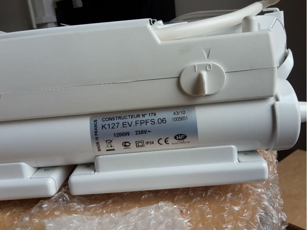 A SAISIR sur place, S&egrave;che-serviette soufflant NOIROT 1200W Meubles