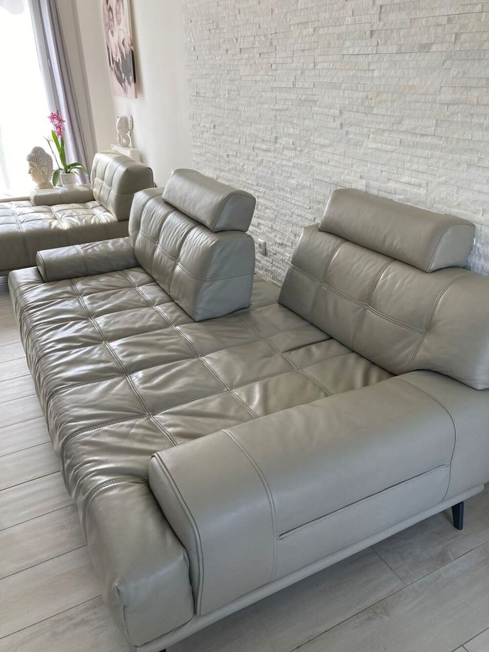 Canap&eacute; en cuir et sa m&eacute;ridienne Meubles