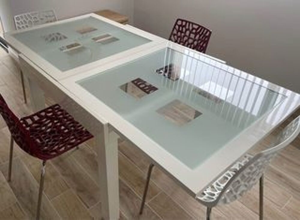 Table carr&eacute;e moderne extensible Meubles