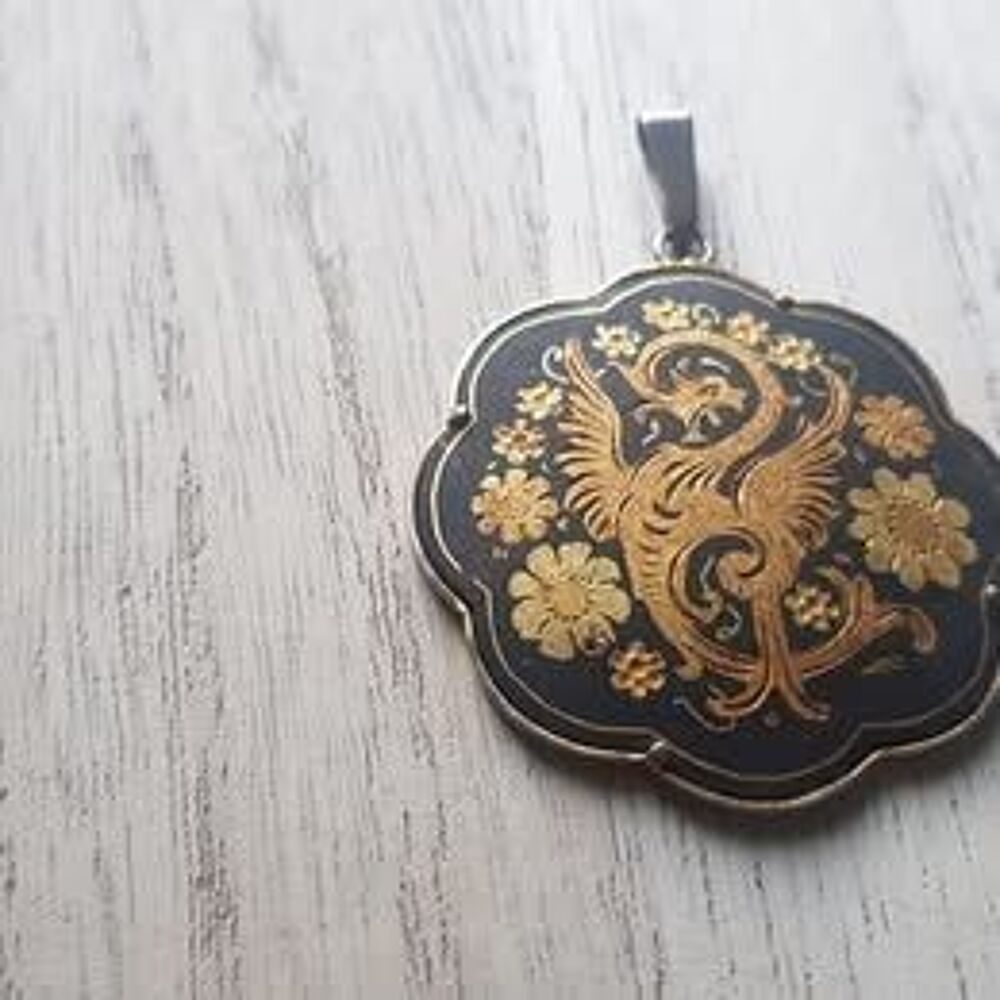 medaillon 1935 Bijoux et montres