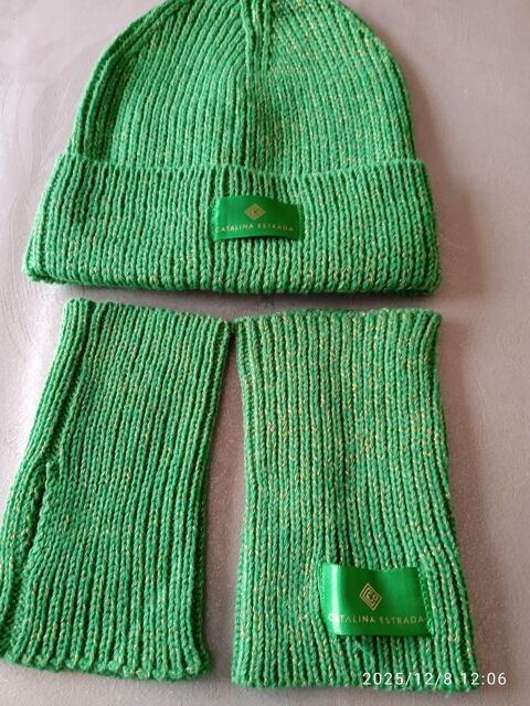 bonnet vert et ses gants NEUFS 2 Olivet (45)