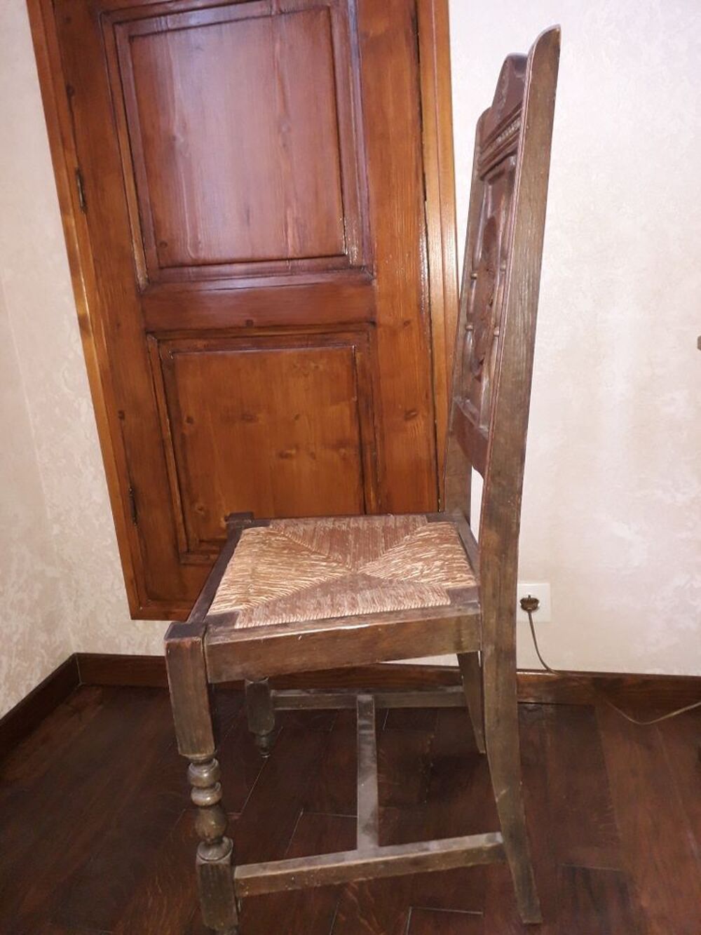 CHAISE EN BOIS AVEC ASSISE PAILLE 