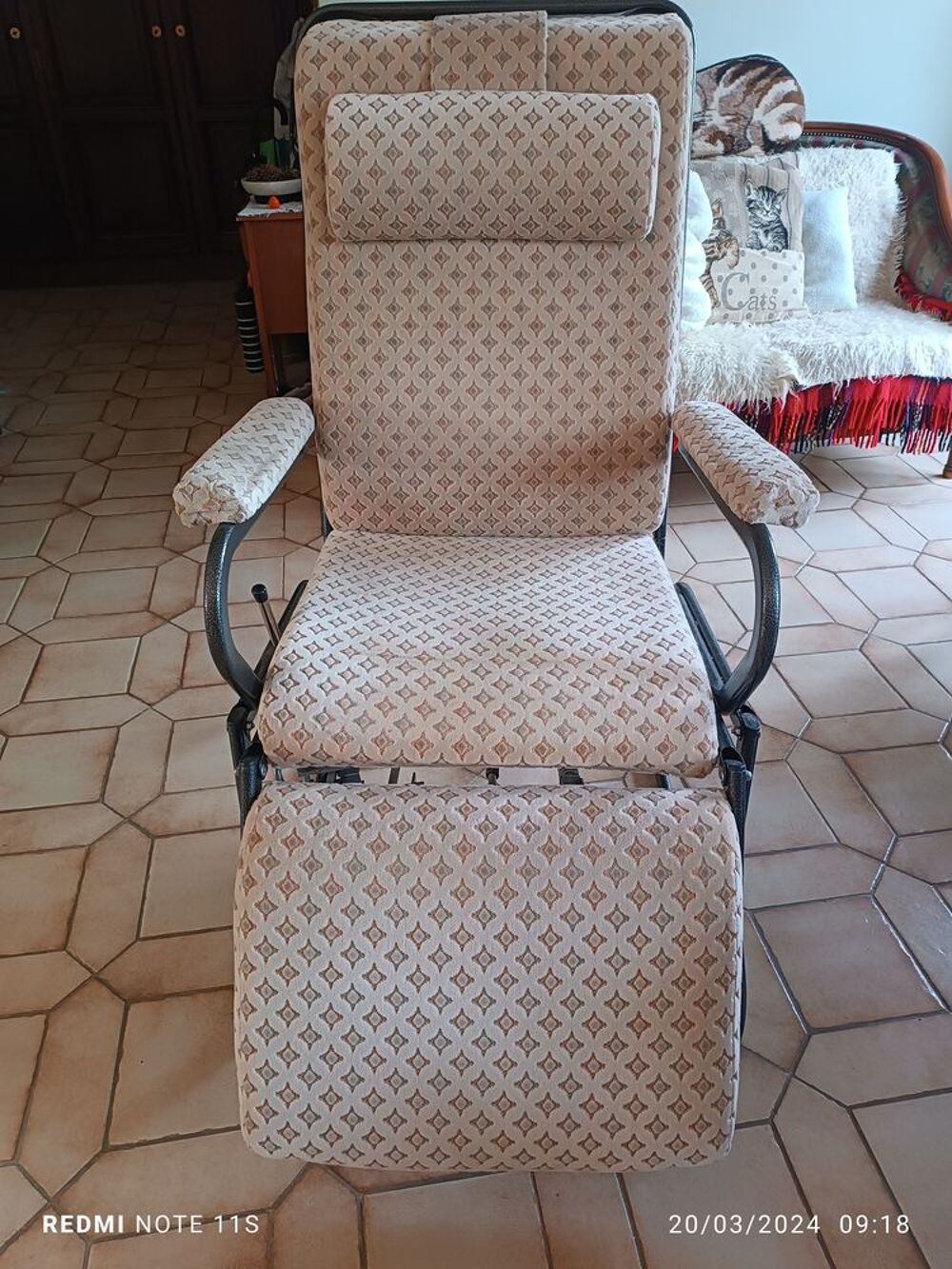 Fauteuil Relax de salon capitonn&eacute; de la marque PIERSON
Meubles