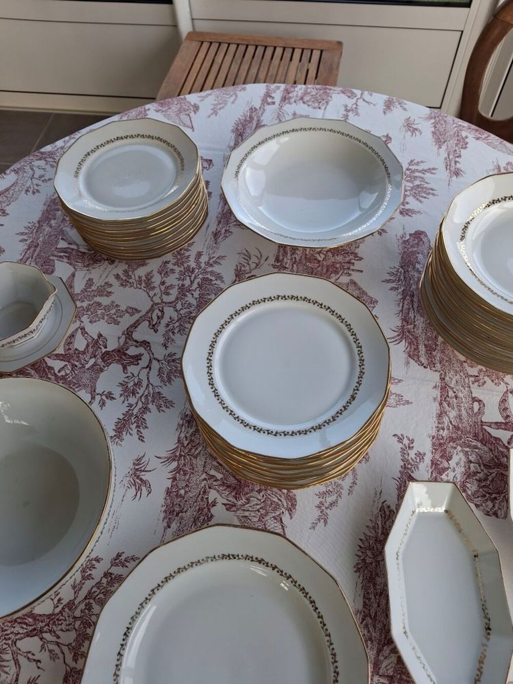 SERVICE EN PORCELAINE 