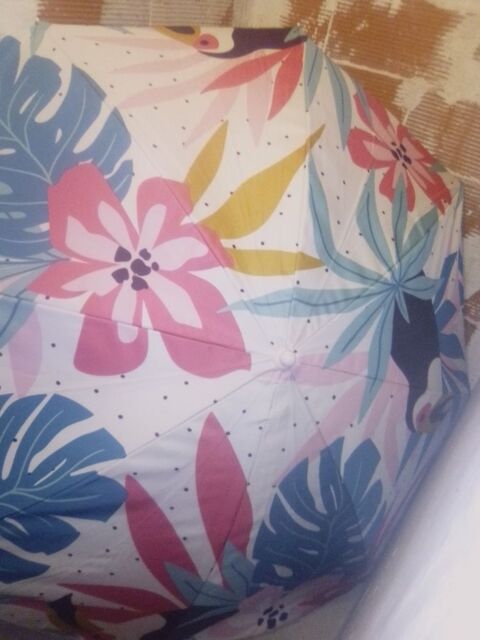 PARASOL AVEC SA HOUSSE 25 Saint-Benot-de-Carmaux (81)