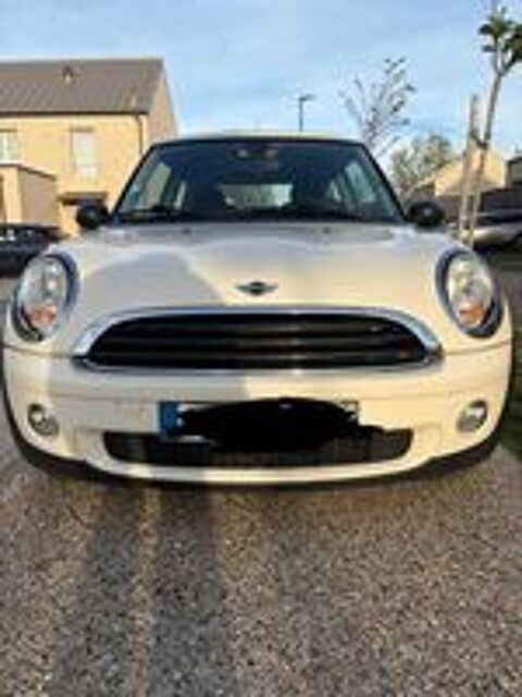 One Hatch 1.6i - 75 2010 occasion 76600 Le Havre