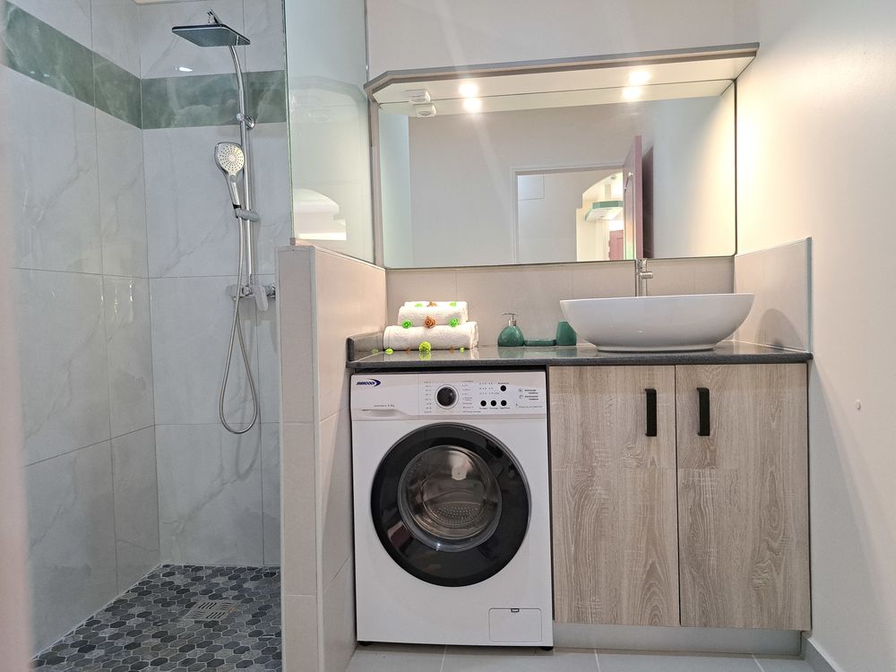 Location Appartement Location longue durée T2 meublé ? Parking, fibre, piscine Petit-bourg