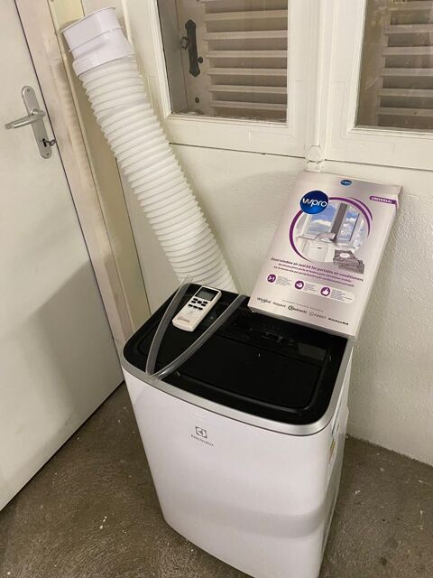Climatiseur Mobile Electrolux EXP26U338CW 300 La Rochelle (17)