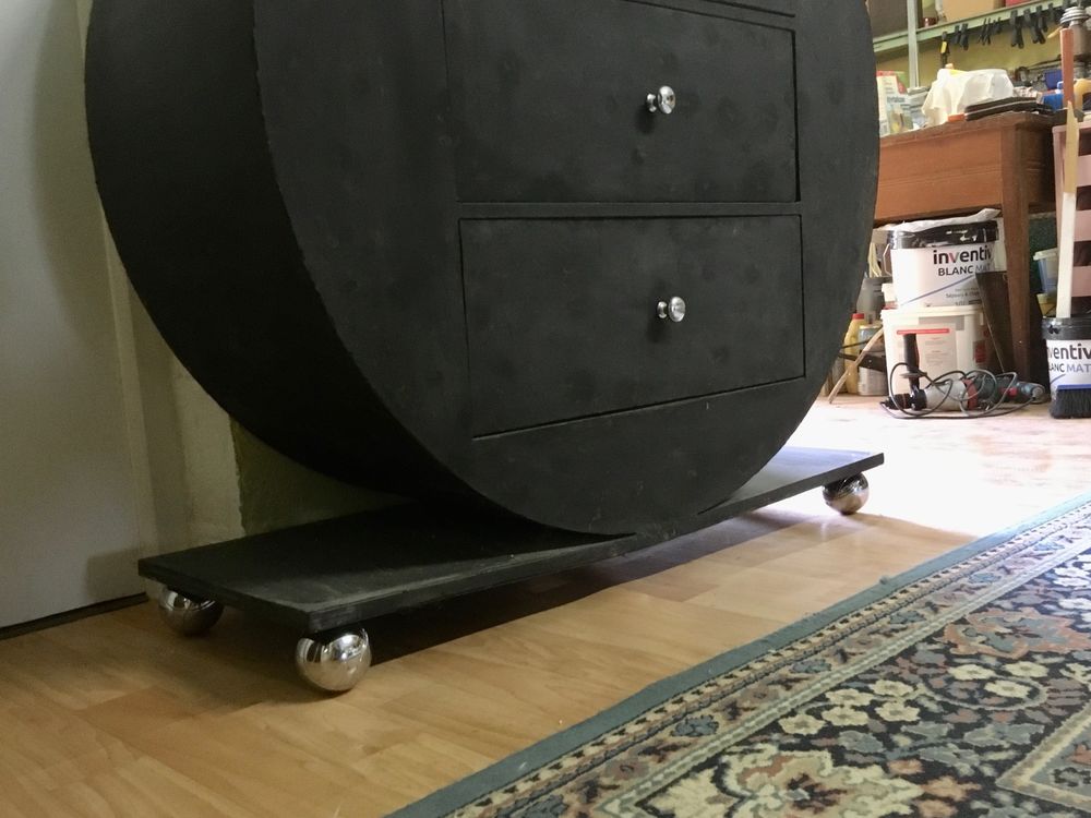Commode ronde en fer Meubles