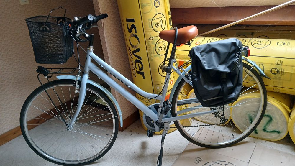 VELO DE VILLE TRES BON ETAT TOUT EQUIPE V�los