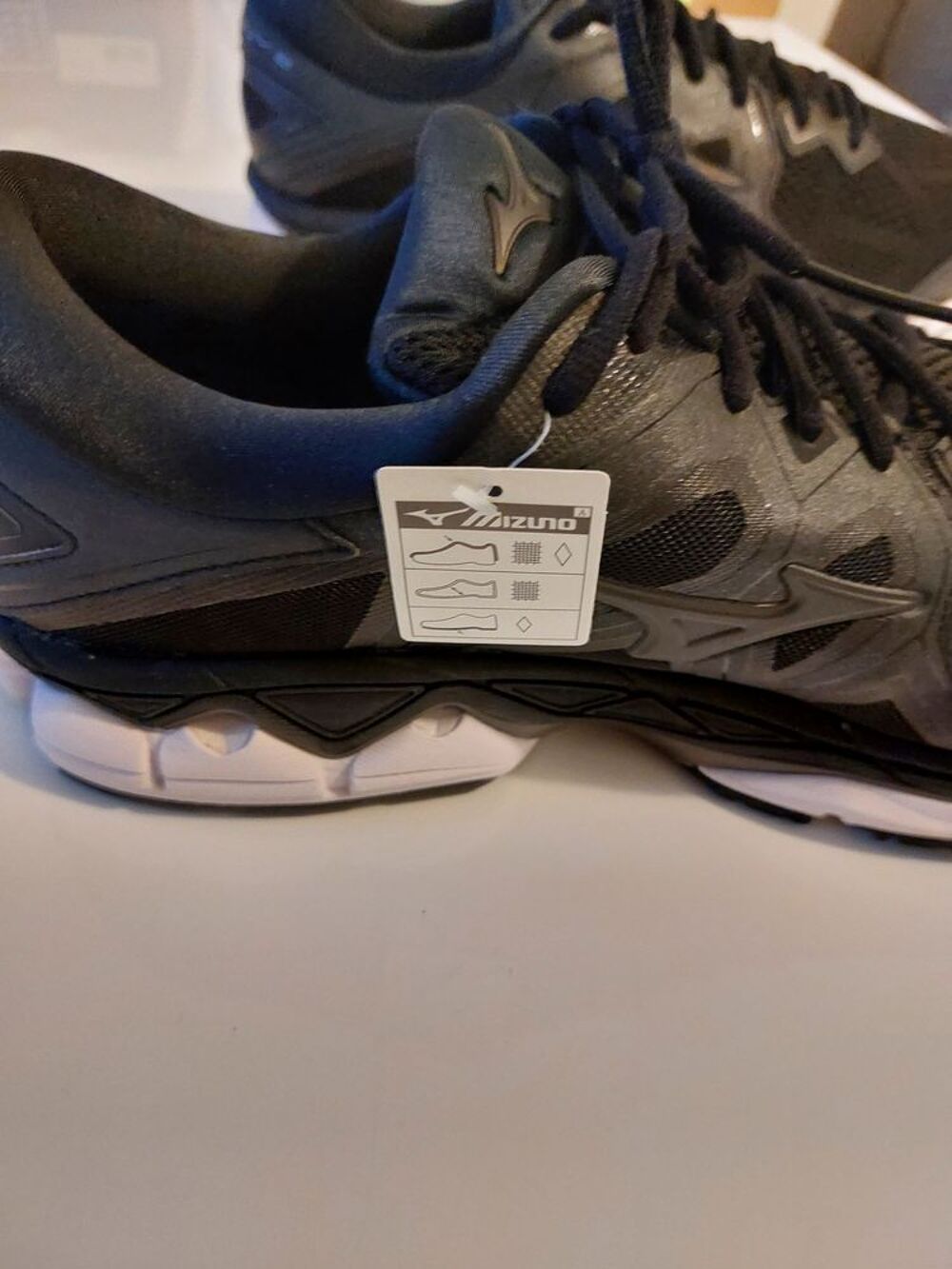 Chaussure de course a pied neuf t 47 mizuno Chaussures