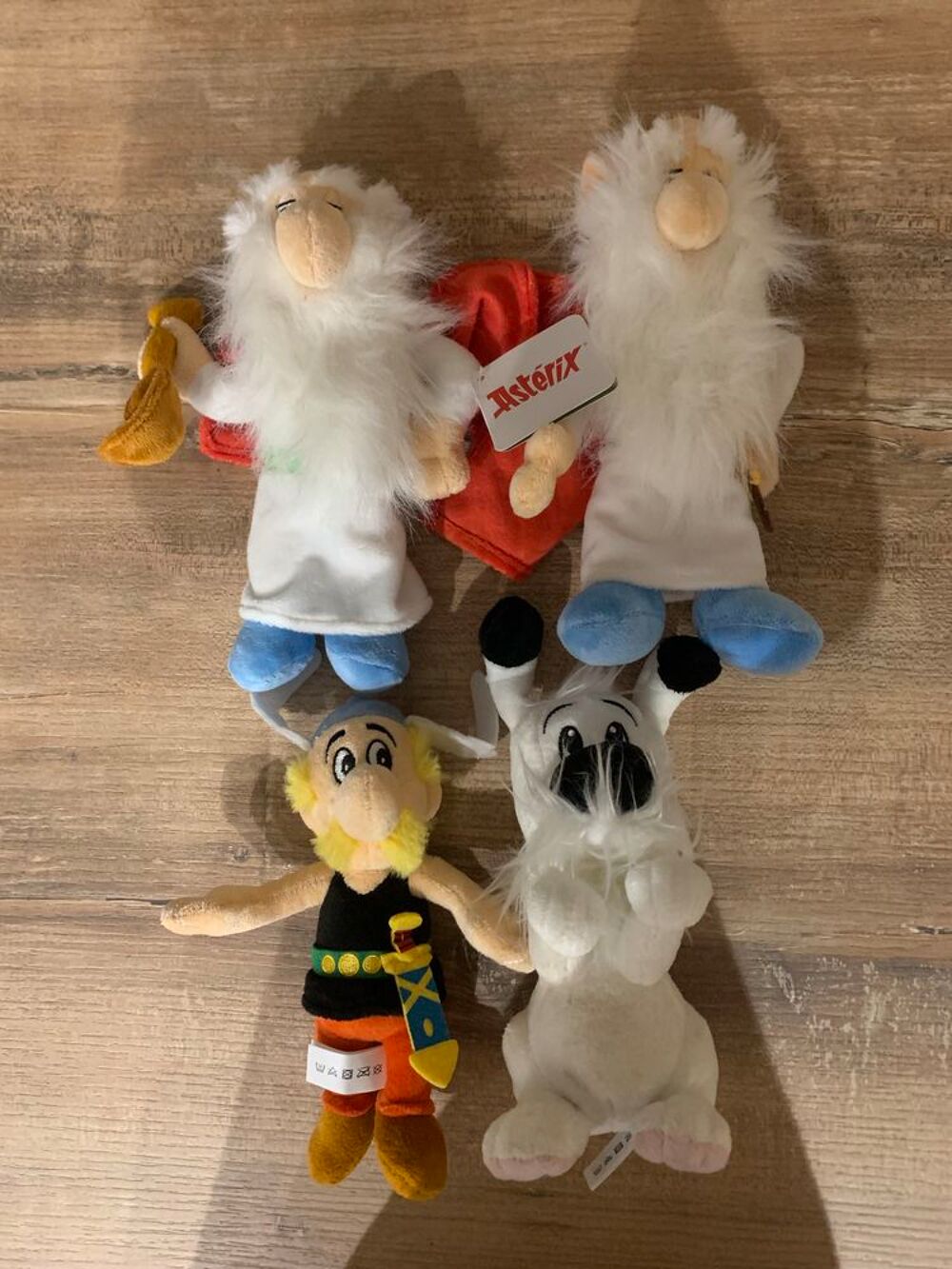 Lot de 4 peluches \'\' Ast&eacute;rix et Obelix \'\' Puériculture