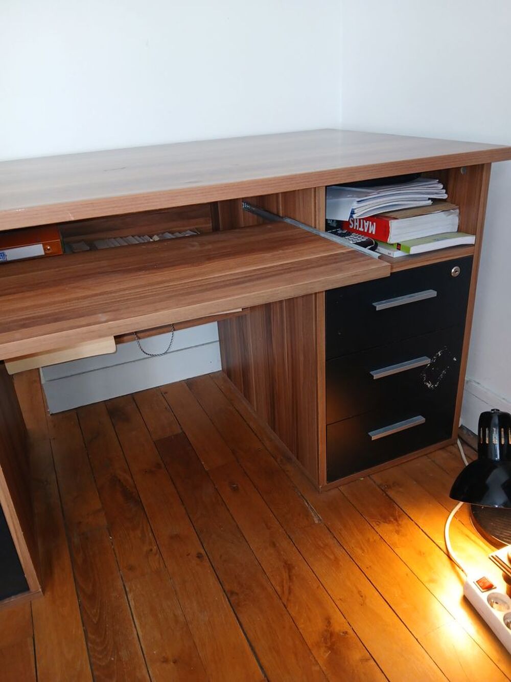 BUREAU AVEC RANGEMENT +FAUTEUIL Meubles