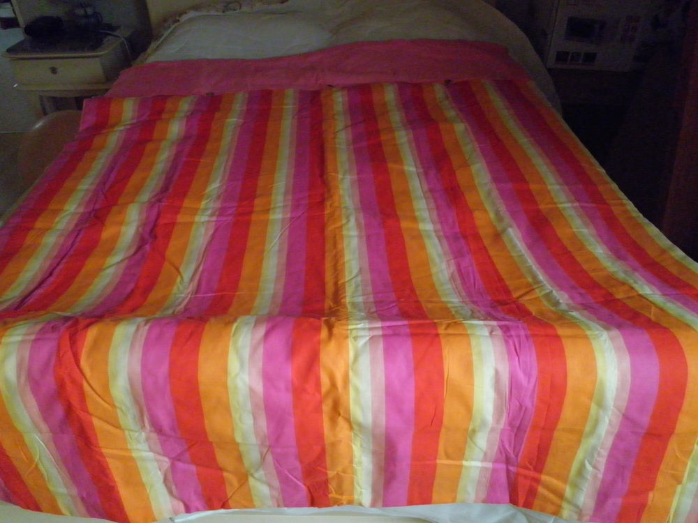  Grand plaid ou couvre lit neuf color&eacute; Décoration