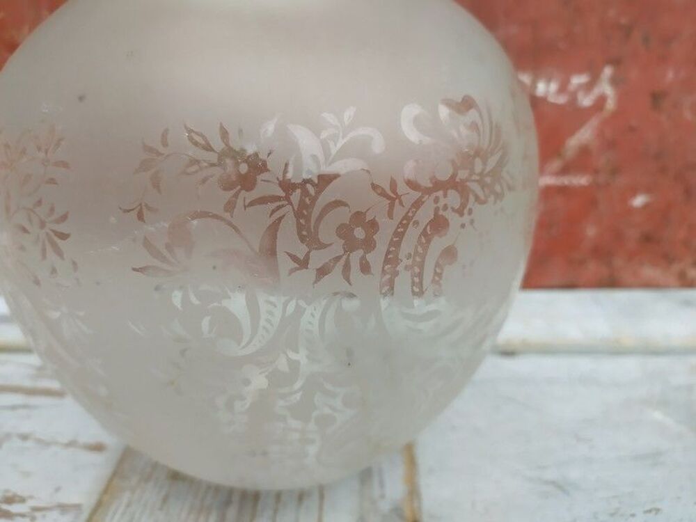 Grande Tulipe de Lampe &agrave; P&eacute;trole Globe Verre D&eacute;poli 
Décoration