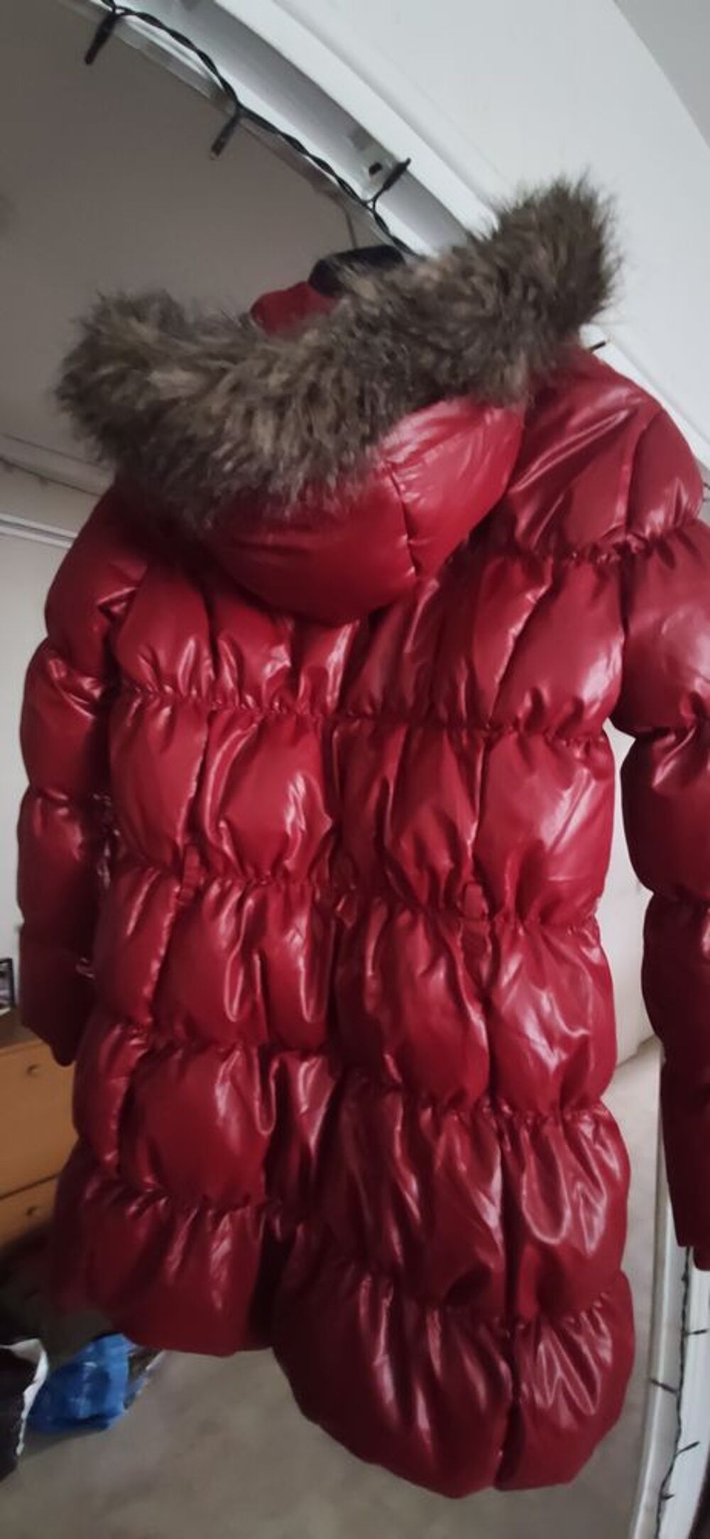 Doudoune &agrave; capuche chaude couleur rouge bordeaux Vêtements